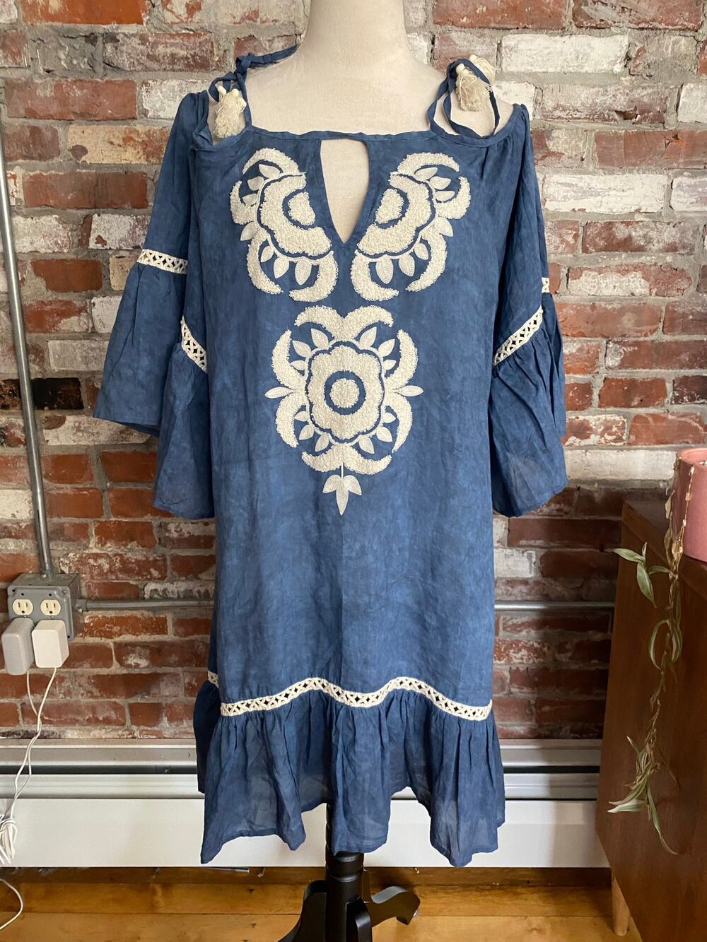 SHOULDER Denim Blue Embroidered Cold Shoulder Tassel Mini Dress Size L